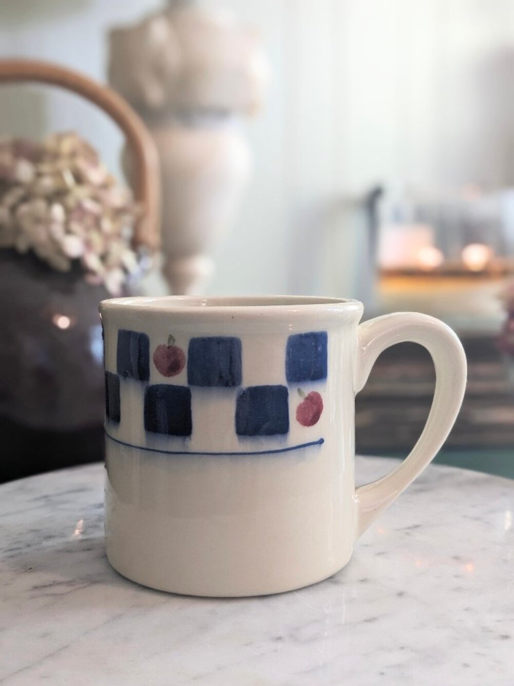 Hardstone Pottery 1982 Ivory and Blue Checked Coffee Mug with Apples